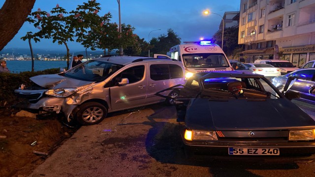 Orduda otomobille kamyonet çarpıştı: 4 yaralı