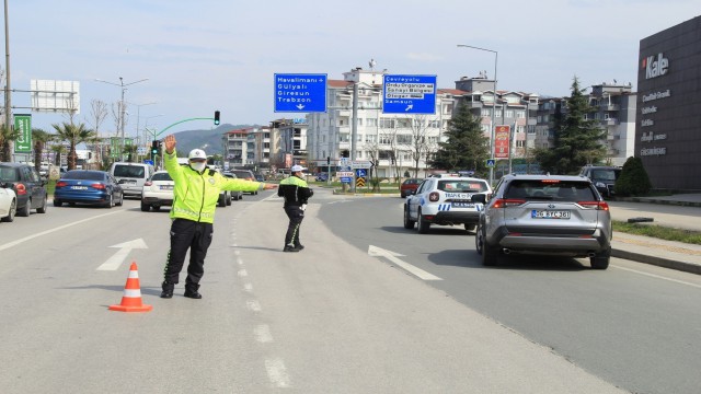 Orduda trafik ekipleri göz açtırmıyor
