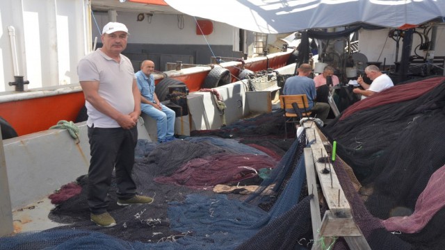 Ordulu balıkçılar sezon sonrası ağ mesaisinde