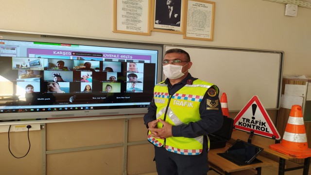 Osmanelide jandarmadan öğrencilere uzaktan trafik eğitimi