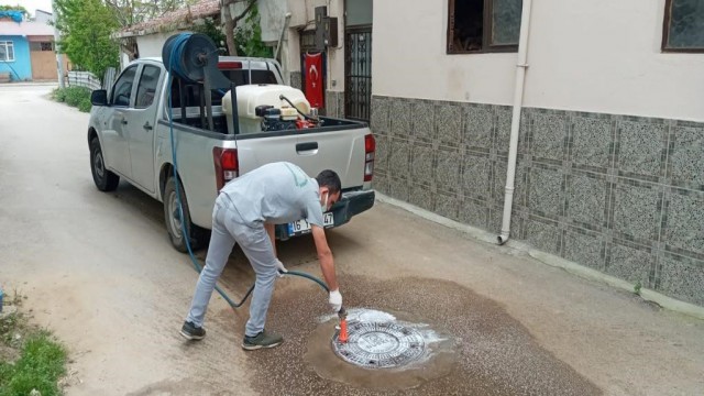 Osmangaziden haşerelere karşı ilaçlama