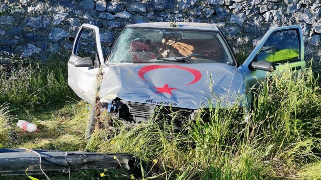 Otomobil 6 metre yükseklikten araziye uçtu: 1 yaralı