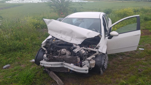 Otomobil bariyerlere çarptı: 1 yaralı