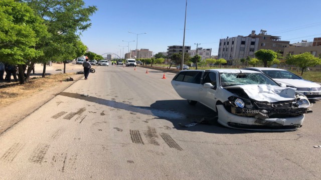 Otomobil motosiklete çarptı: 1 yaralı