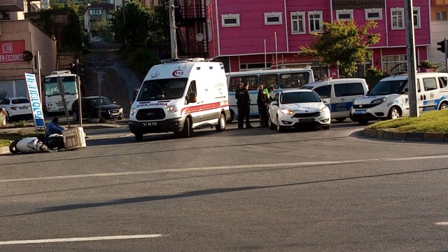 Otomobilin çarptığı motosiklet sürücüsü hayatını kaybetti