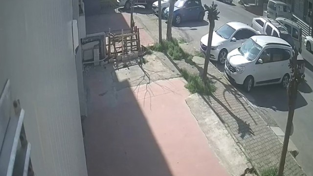 (Özel)- Ataşehirde ilginç kaza anı kamerada