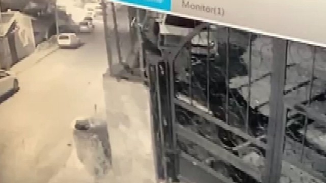 (Özel) Beykozda iş yerinin kundaklandığı o anlar kamerada
