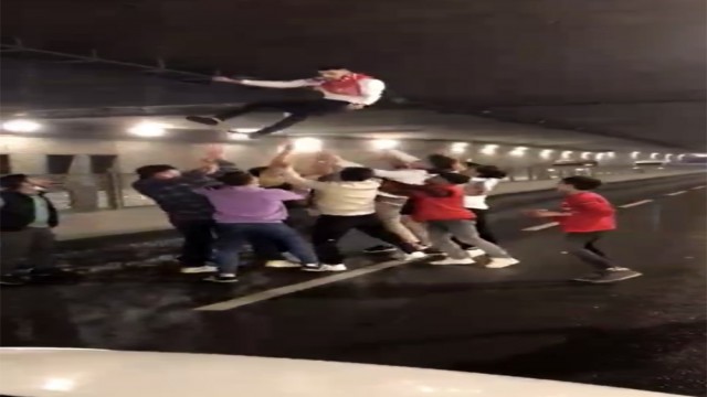 (Özel) Esenyurtta asker uğurlayan magandalar tünel kapattı