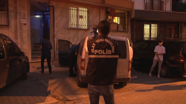 (ÖZEL) Esenyurtta intihar girişimi: Silahla karnına ateş eden kadın hastaneye kaldırıldı