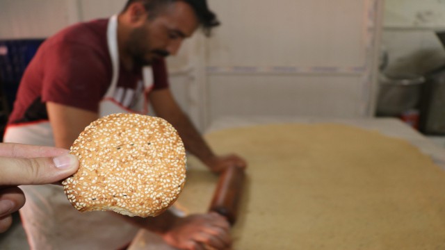 (Özel) Gaziantepte fırıncıların kömbe mesaisi