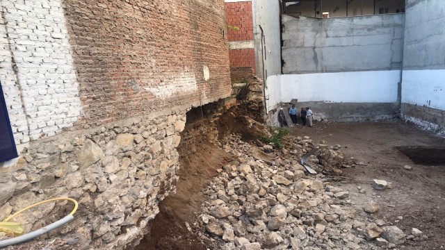 (ÖZEL) İnşaat sırasındaki toprak kayması korkuttu