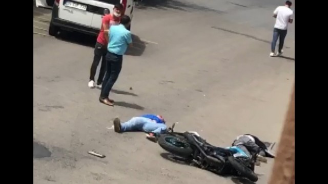 (Özel) Kartalda motosiklet üzerinde aşırı hız dehşeti: 2 ağır yaralı