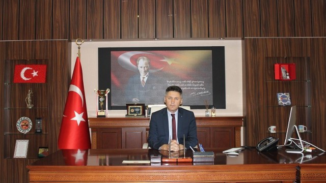 (Özel) Kaymakam; kamerayı aldı şehit babası ile röportaj yaptı