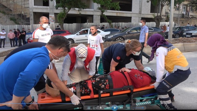 (Özel) Sağlık çalışanı yaralı kadını Ağlama diye teselli etti