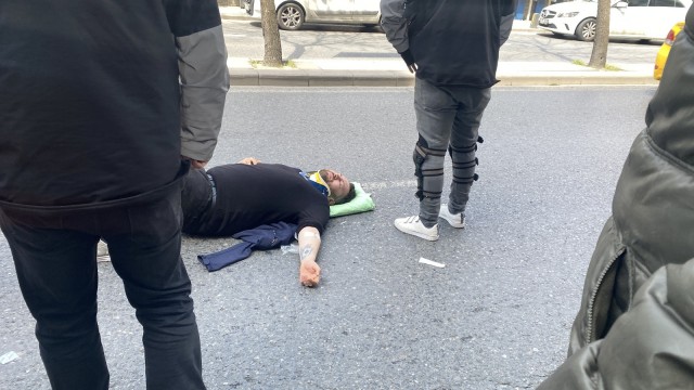 Şişli'de moto kuryenin zor anları