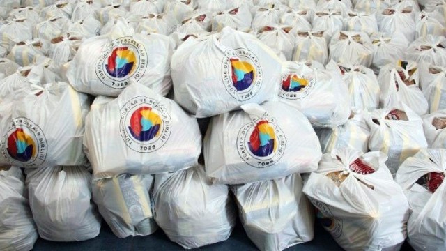 Pandemide işyerleri kapanan esnafa gıda yardımı