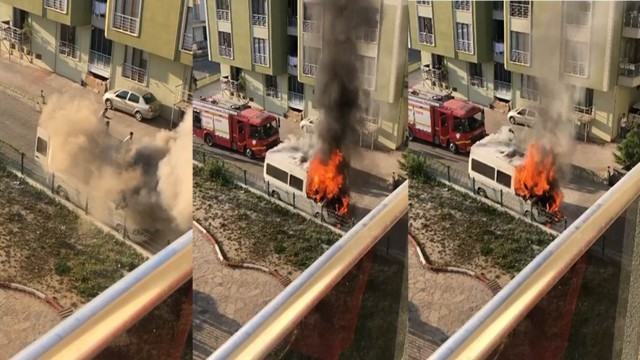 Park halindeki minibüs alev alev yandı