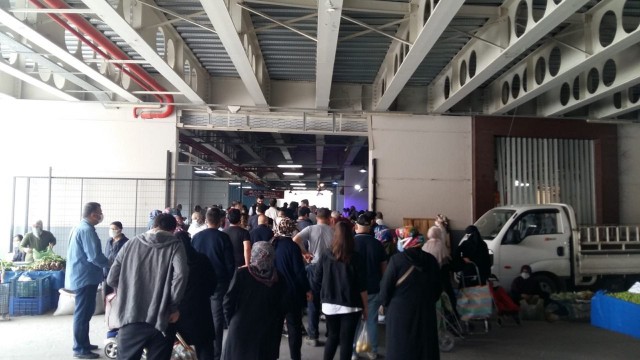 Pazar izdihamı...8 gün sonra kurulan pazarlarda vatandaşlar izdihama sebep oldu