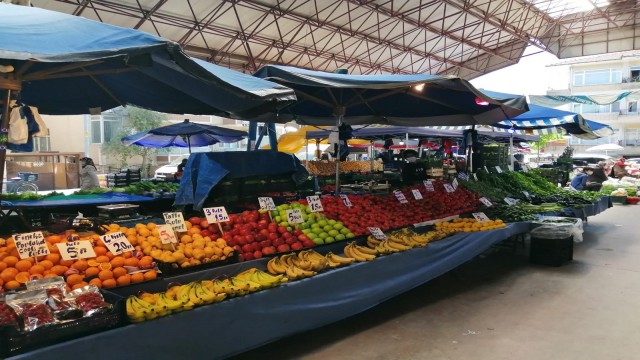 Pazarcı esnafı Bayramın 3üncü günü tezgahlarını kurdu