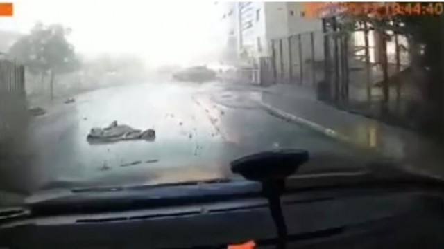 Pendikte metro inşaatındaki patlama araç kamerasına yansıdı