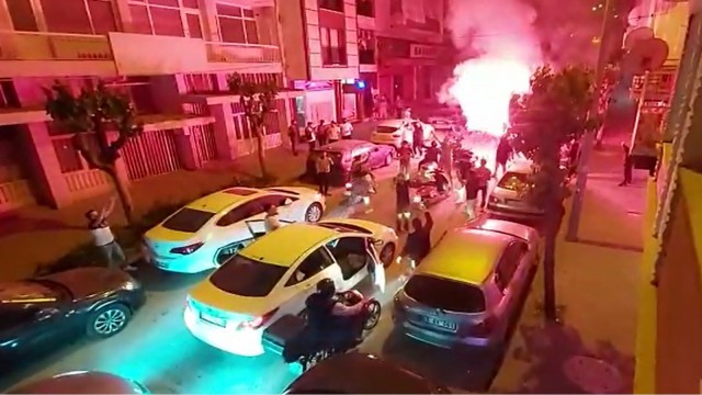 Polis coşkulu taraftarı hem tebrik etti hem de uyardı