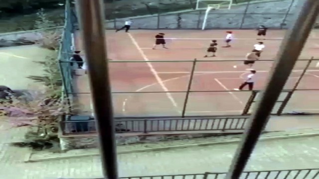 Polis sirenini duyunca arkalarına bile bakmadan kaçtılar