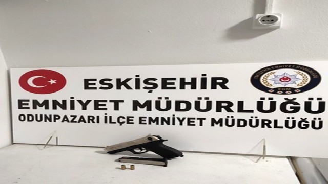 Polisin durdurduğu araçtan silah çıktı