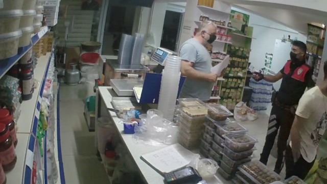 Polisle esnaf arasındaki ruhsat tartışması arbedeye döndü