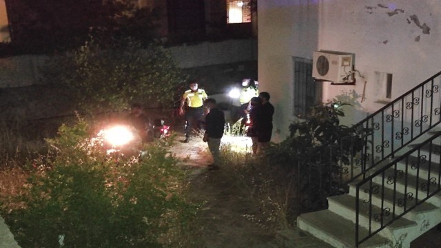 Polisten kaçarken duvardan uçtu