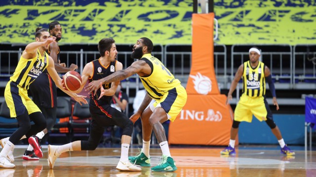 Pota derbisini Fenerbahçe farklı kazandı