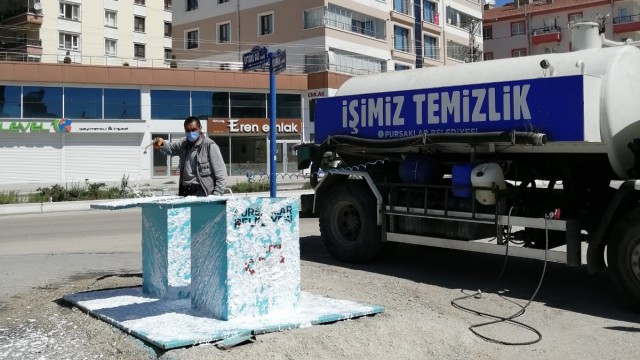 Pursaklarda çöp konteynerlerine özel temizlik