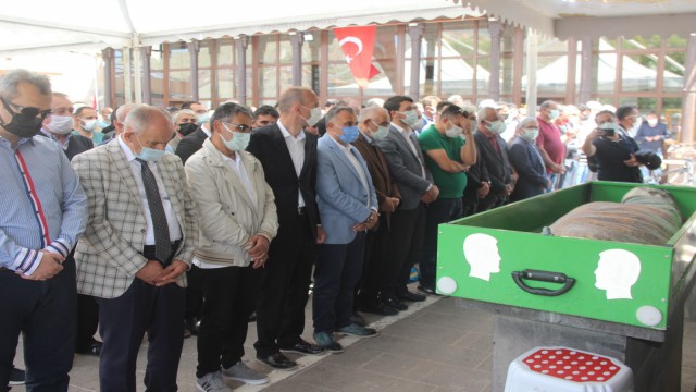 Reddettiği şahıs tarafından öldürülen Arife öğretmen gözyaşlarıyla uğurlandı