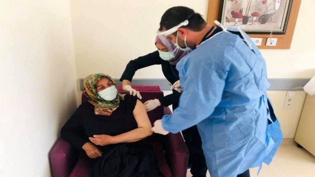 Refahiye ve Tercanda Biontech aşısı uygulanmaya başlandı