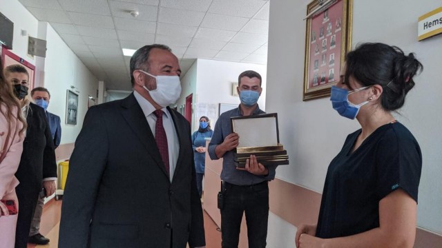 Rektör Çufalı, bayramda hastaları ve personeli yalnız bırakmadı