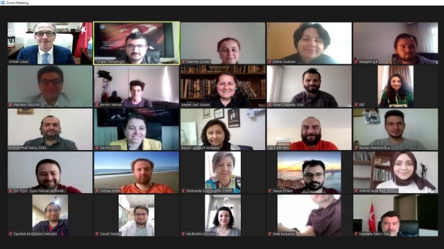 Rektör Uzun, projeleriyle geleceği hedefleyen öğrencilerle bir araya geldi