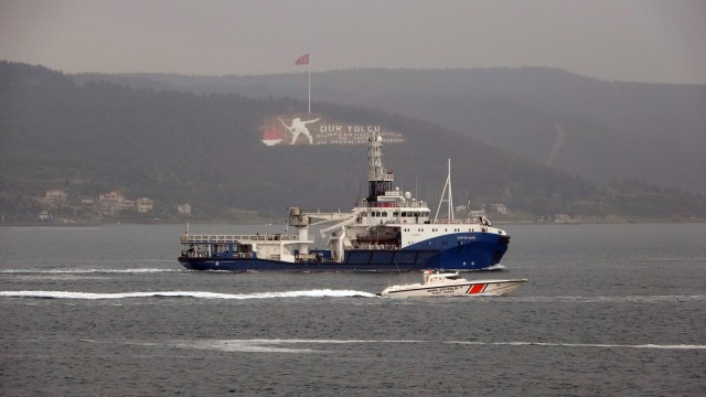 Rus askeri römorkörü ‘Sergey Balk Çanakkale Boğazından geçti
