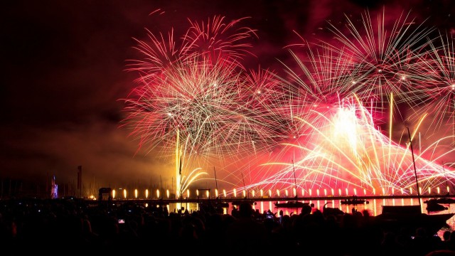 Rusyada Zafer Gününde havai fişek gösterisi