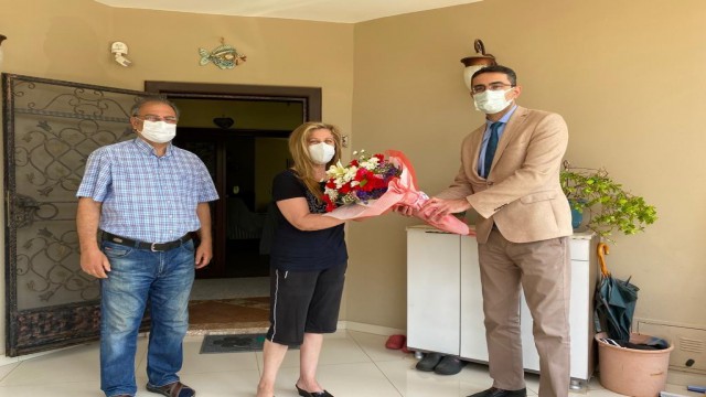 Sağlık Müdürlüğü, Covid-19dan yaşamını yitiren sağlık çalışanlarının eşlerini unutmadı