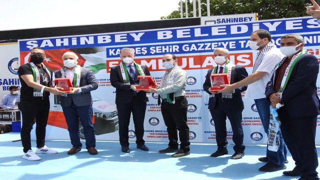 Şahinbeyden Gazzeye tam donanımlı 5 ambulans