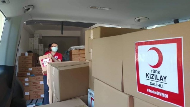 Salihli Kızılay gönüllere dokuyor