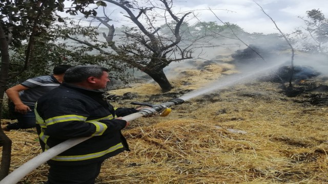 Saman balyaları alev alev yandı