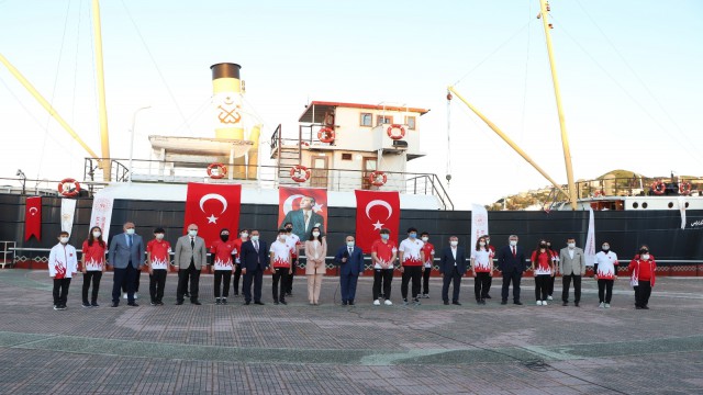 Samsunda 19.19da Bandırma Vapurunda İstiklal Marşı okundu