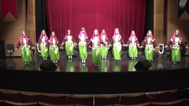 Samsunda hekimler Atatürkün en sevdiği şarkıları seslendirdi, harmandalı oynadı