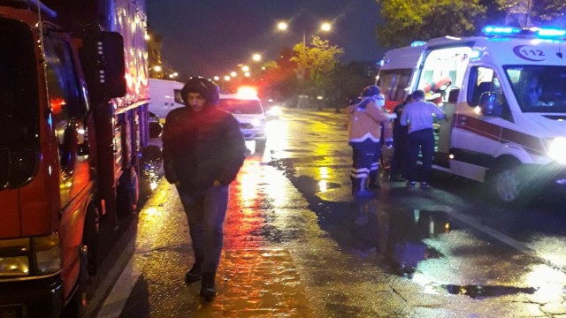 Samsunda motosiklet yayalara çarptı: 4ü yaya 5 yaralı