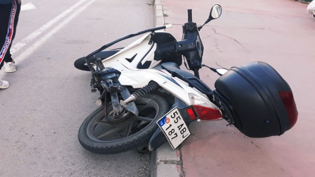 Samsunda otomobil ile motosiklet çarpıştı: 1 yaralı