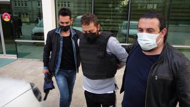 Samsunda silahlı çatışmada 1 kişiyi öldüren şahıs çelik yelekle cezaevine götürüldü