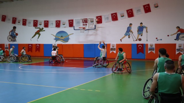 Şanlıurfa tekerlekli basketbol takımı şampiyonluk yolunda