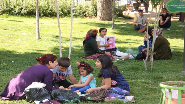 Şanlıurfada sıcak hava bunalttı