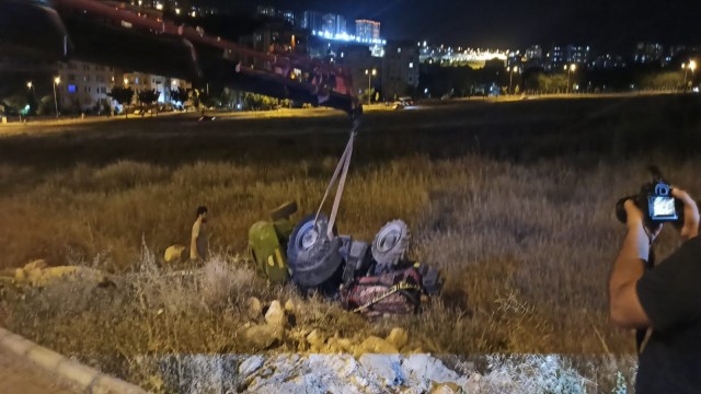 Şanlıurfada traktör şarampole devrildi: 1 ölü, 1 yaralı