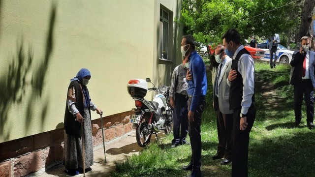 Şehit aileleri ziyaret edildi